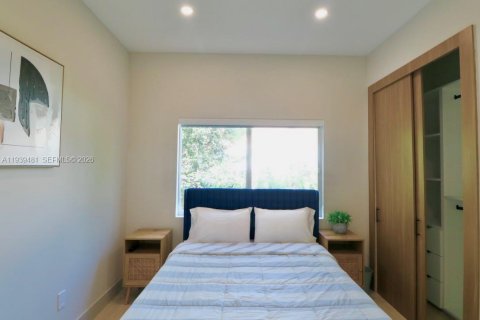 House in Miami, Florida 4 bedrooms, 181.35 sq.m. № 1996977 - photo 19