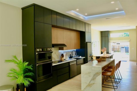 House in Miami, Florida 4 bedrooms, 181.35 sq.m. № 1996977 - photo 15