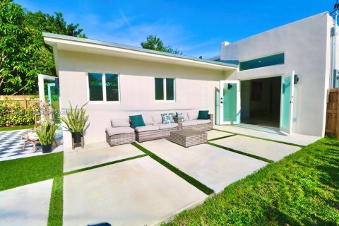 House in Miami, Florida 4 bedrooms, 181.35 sq.m. № 1996977 - photo 24