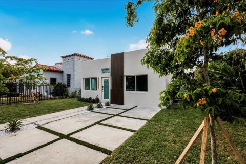House in Miami, Florida 4 bedrooms, 181.35 sq.m. № 1996977 - photo 26