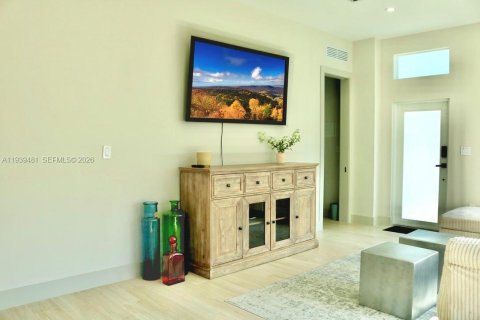 House in Miami, Florida 4 bedrooms, 181.35 sq.m. № 1996977 - photo 16