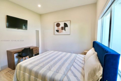 House in Miami, Florida 4 bedrooms, 181.35 sq.m. № 1996977 - photo 18