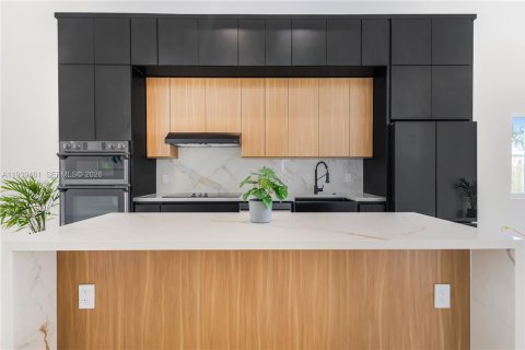 House in Miami, Florida 4 bedrooms, 181.35 sq.m. № 1996977 - photo 14