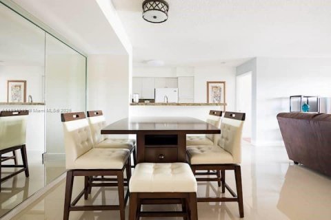 Снять в аренду кондоминиум в Авентура, Флорида 2 спальни, 109.62м2, № 1816517 - фото 8