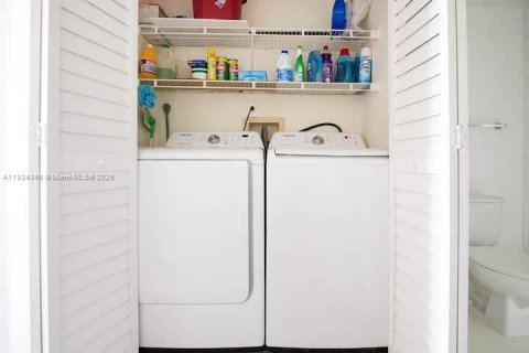 Снять в аренду кондоминиум в Авентура, Флорида 2 спальни, 109.62м2, № 1816517 - фото 10