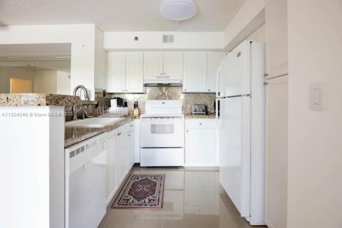 Снять в аренду кондоминиум в Авентура, Флорида 2 спальни, 109.62м2, № 1816517 - фото 9