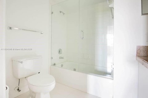 Снять в аренду кондоминиум в Авентура, Флорида 2 спальни, 109.62м2, № 1816517 - фото 19