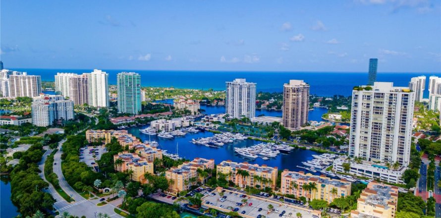 Condo in Aventura, Florida, 2 bedrooms № 1816517