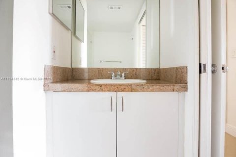 Снять в аренду кондоминиум в Авентура, Флорида 2 спальни, 109.62м2, № 1816517 - фото 18