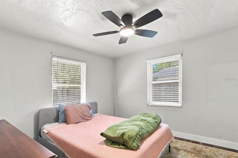 House in Gulfport, Florida 3 bedrooms, 133.87 sq.m. № 2393468 - photo 23