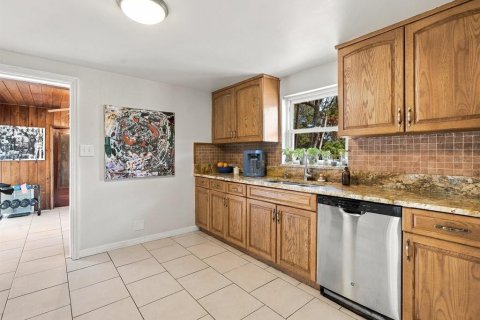 House in Gulfport, Florida 3 bedrooms, 133.87 sq.m. № 2393468 - photo 8