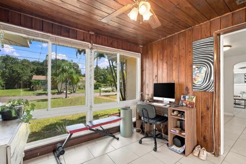 House in Gulfport, Florida 3 bedrooms, 133.87 sq.m. № 2393468 - photo 12
