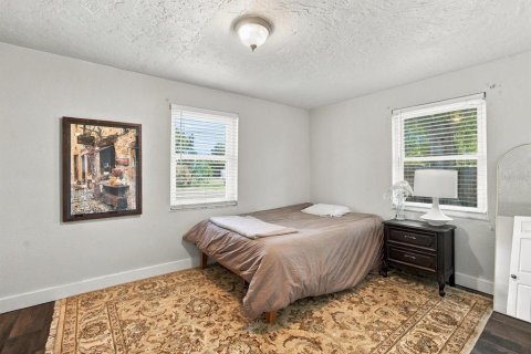House in Gulfport, Florida 3 bedrooms, 133.87 sq.m. № 2393468 - photo 20