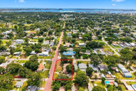 House in Gulfport, Florida 3 bedrooms, 133.87 sq.m. № 2393468 - photo 2