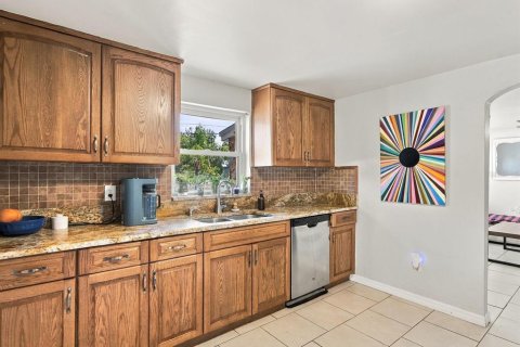 House in Gulfport, Florida 3 bedrooms, 133.87 sq.m. № 2393468 - photo 9