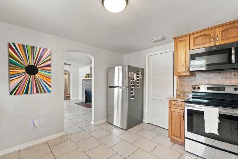 House in Gulfport, Florida 3 bedrooms, 133.87 sq.m. № 2393468 - photo 10