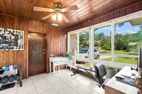 House in Gulfport, Florida 3 bedrooms, 133.87 sq.m. № 2393468 - photo 11