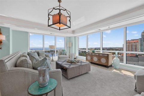 Condo in Saint Petersburg, Florida, 3 bedrooms  № 2384179 - photo 10