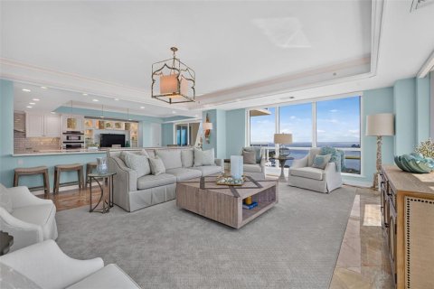 Condo in Saint Petersburg, Florida, 3 bedrooms  № 2384179 - photo 11