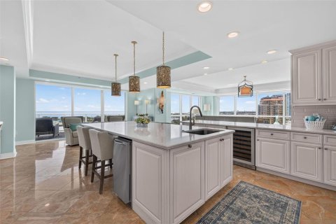 Condo in Saint Petersburg, Florida, 3 bedrooms  № 2384179 - photo 18