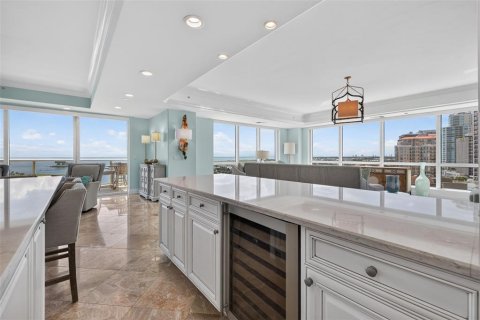 Condo in Saint Petersburg, Florida, 3 bedrooms  № 2384179 - photo 24