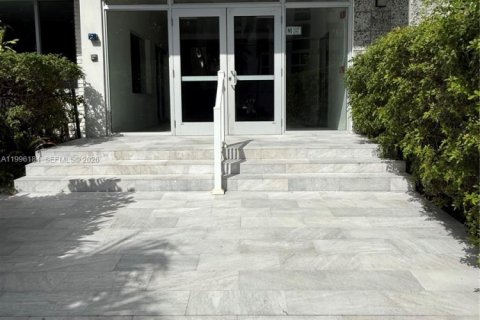 Condominio en alquiler en Bay Harbor Islands, Florida, 1 dormitorio, 85.38 m2 № 2058629 - foto 17