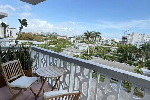 Condominio en alquiler en Bay Harbor Islands, Florida, 1 dormitorio, 85.38 m2 № 2058629 - foto 11