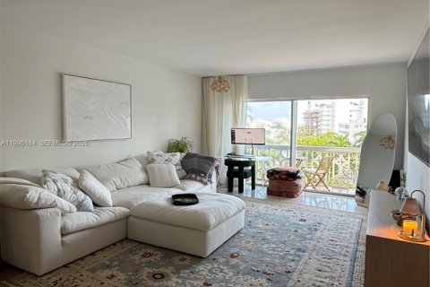 Condominio en alquiler en Bay Harbor Islands, Florida, 1 dormitorio, 85.38 m2 № 2058629 - foto 2