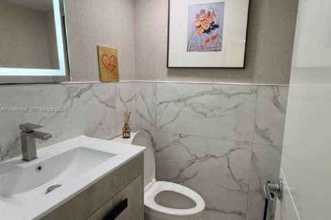 Condominio en alquiler en Bay Harbor Islands, Florida, 1 dormitorio, 85.38 m2 № 2058629 - foto 10