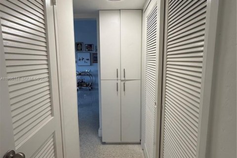 Condominio en alquiler en Bay Harbor Islands, Florida, 1 dormitorio, 85.38 m2 № 2058629 - foto 9