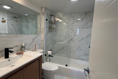 Condominio en alquiler en Bay Harbor Islands, Florida, 1 dormitorio, 85.38 m2 № 2058629 - foto 8