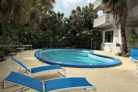 Condominio en alquiler en Bay Harbor Islands, Florida, 1 dormitorio, 85.38 m2 № 2058629 - foto 15