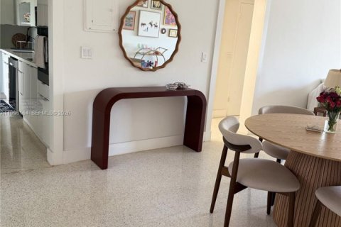 Condominio en alquiler en Bay Harbor Islands, Florida, 1 dormitorio, 85.38 m2 № 2058629 - foto 4