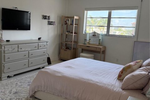 Condominio en alquiler en Bay Harbor Islands, Florida, 1 dormitorio, 85.38 m2 № 2058629 - foto 6