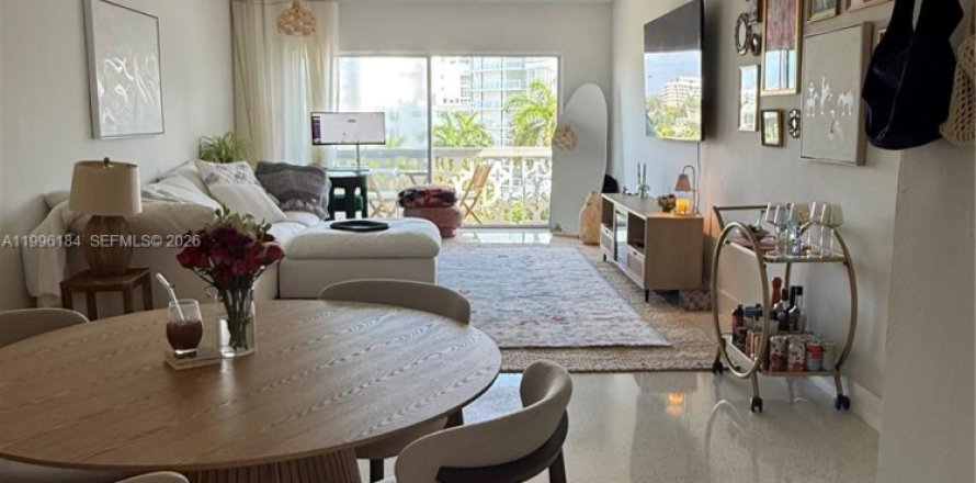 Condominio en Bay Harbor Islands, Florida, 1 dormitorio  № 2058629