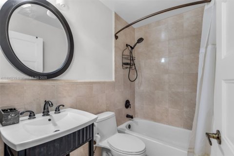 Casa en venta en Miami Gardens, Florida, 3 dormitorios, 141.21 m2 № 2053759 - foto 15