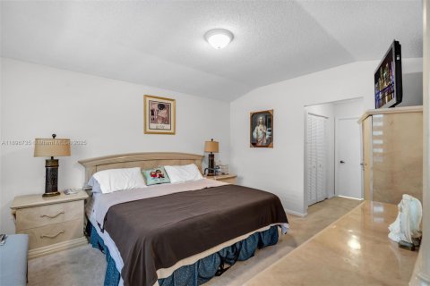 Casa en venta en Miami Gardens, Florida, 3 dormitorios, 141.21 m2 № 2053759 - foto 18