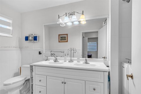 Casa en venta en Miami Gardens, Florida, 3 dormitorios, 141.21 m2 № 2053759 - foto 21