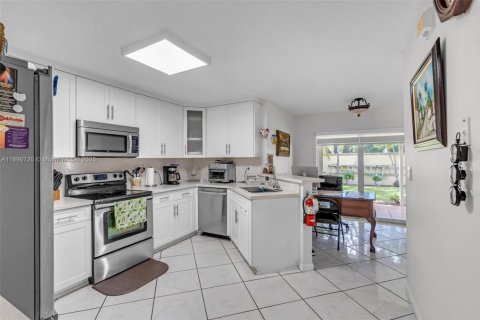Casa en venta en Miami Gardens, Florida, 3 dormitorios, 141.21 m2 № 2053759 - foto 10
