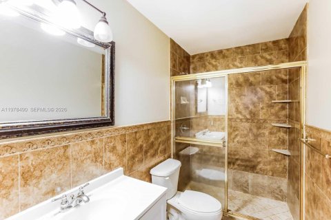 House in Miami, Florida 4 bedrooms, 175.59 sq.m. № 2044404 - photo 8