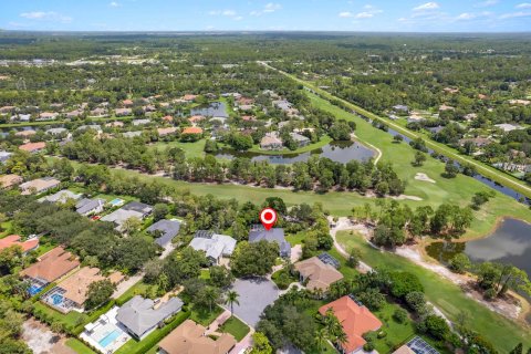 House in Wellington, Florida 4 bedrooms, 304.72 sq.m. № 2158343 - photo 27