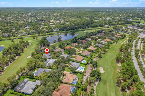 House in Wellington, Florida 4 bedrooms, 304.72 sq.m. № 2158343 - photo 26