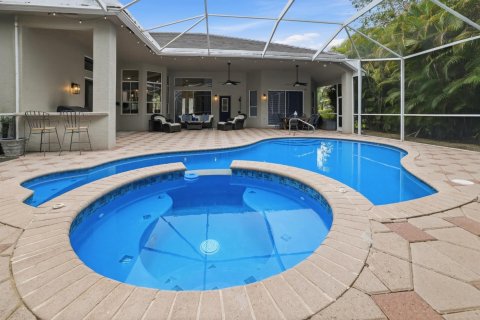 House in Wellington, Florida 4 bedrooms, 304.72 sq.m. № 2158343 - photo 2