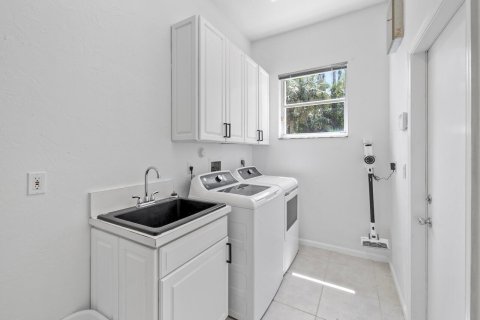 House in Wellington, Florida 4 bedrooms, 304.72 sq.m. № 2158343 - photo 25