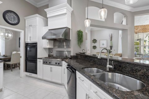 House in Wellington, Florida 4 bedrooms, 304.72 sq.m. № 2158343 - photo 8