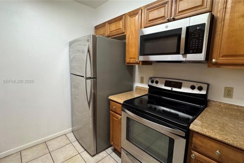 Copropriété à louer à Pembroke Pines, Floride: 1 chambre, 63.64 m2 № 2350936 - photo 2