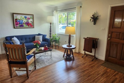 House in Miami, Florida 4 bedrooms, 152.17 sq.m. № 1741426 - photo 2