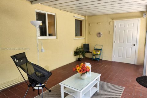 House in Miami, Florida 4 bedrooms, 152.17 sq.m. № 1741426 - photo 20