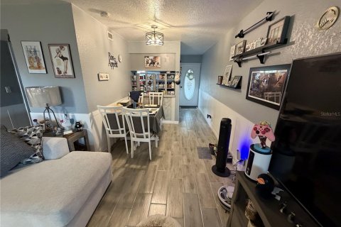 Condo in Temple Terrace, Florida, 2 bedrooms № 2118413 - photo 4