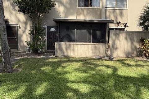 Condo in Temple Terrace, Florida, 2 bedrooms № 2118413 - photo 15